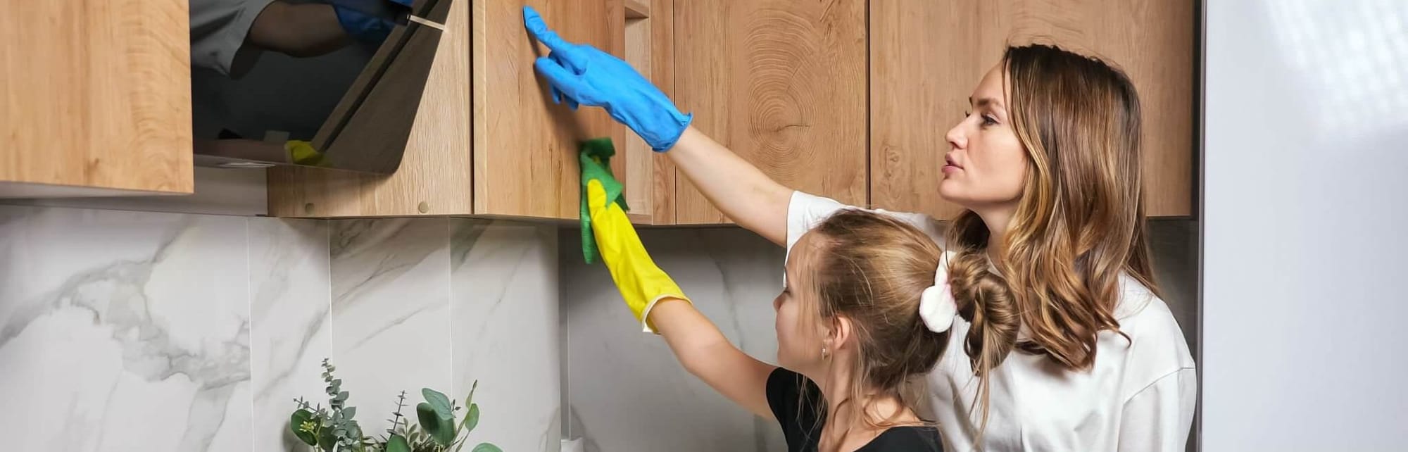 mother daughter cleaning